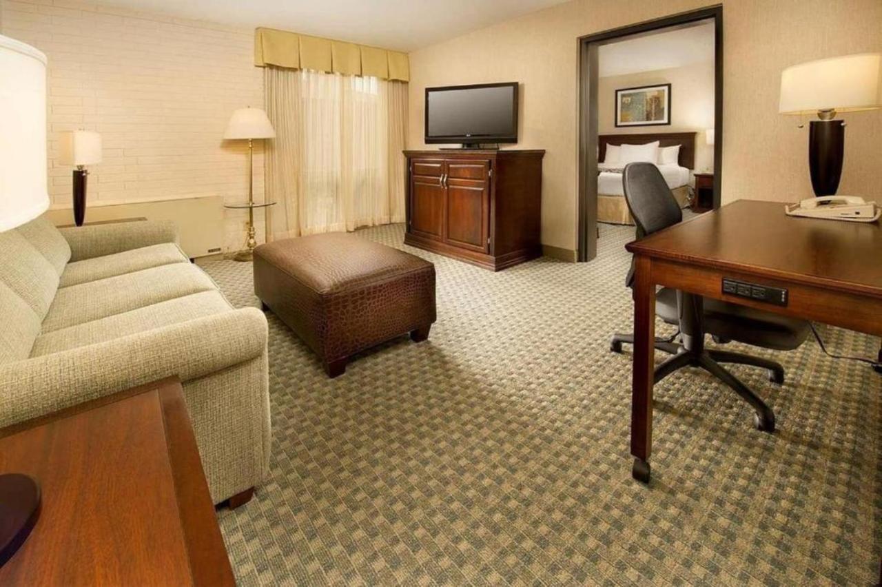 Lotus Kansas Stadium Hotel 2*